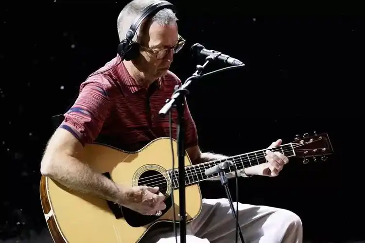 名人永远的吉他之神ericclapton内附原版谱unpluggeddeluxeedition