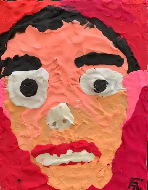 夸张去做,五官再立体起来(有凸出)会更有趣!