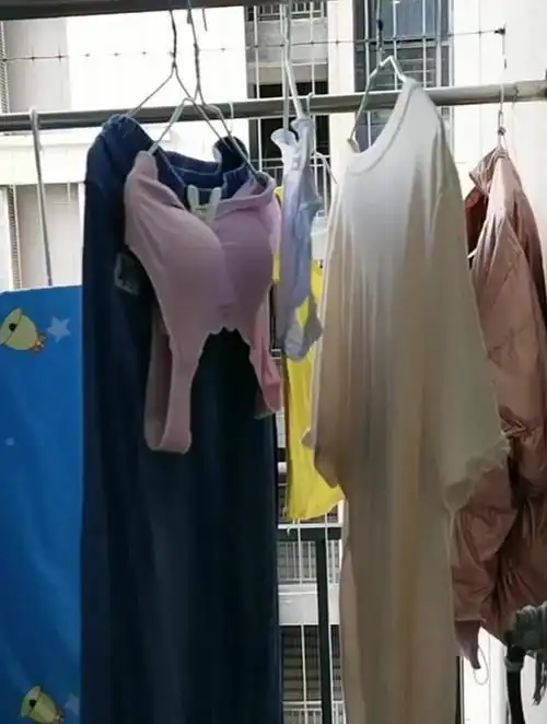 女生宿舍阳台的样子,看得我目不暇接,眼都不舍得眨