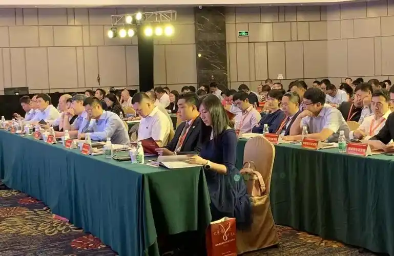 推介会上,天津市国资委党委副书记焦文胜,深圳市市国资委副主任胡朝阳