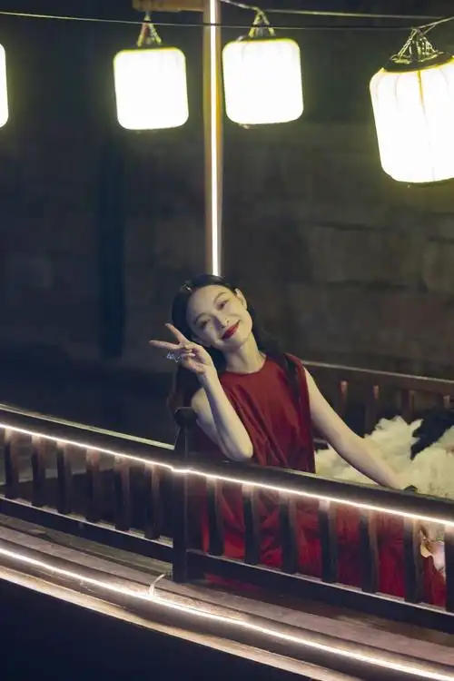 倪妮超话@倪妮v出席#智族gq moty年度人物盛典#,获得"榜样力量"荣誉.