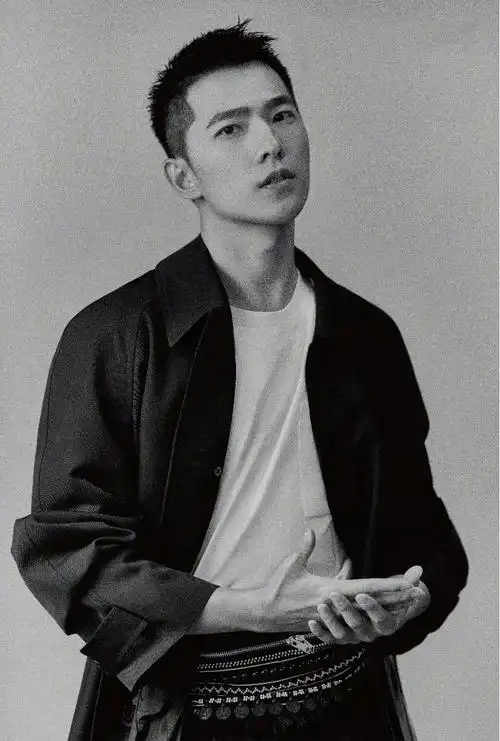 杨洋寸头超a大片写真图片719