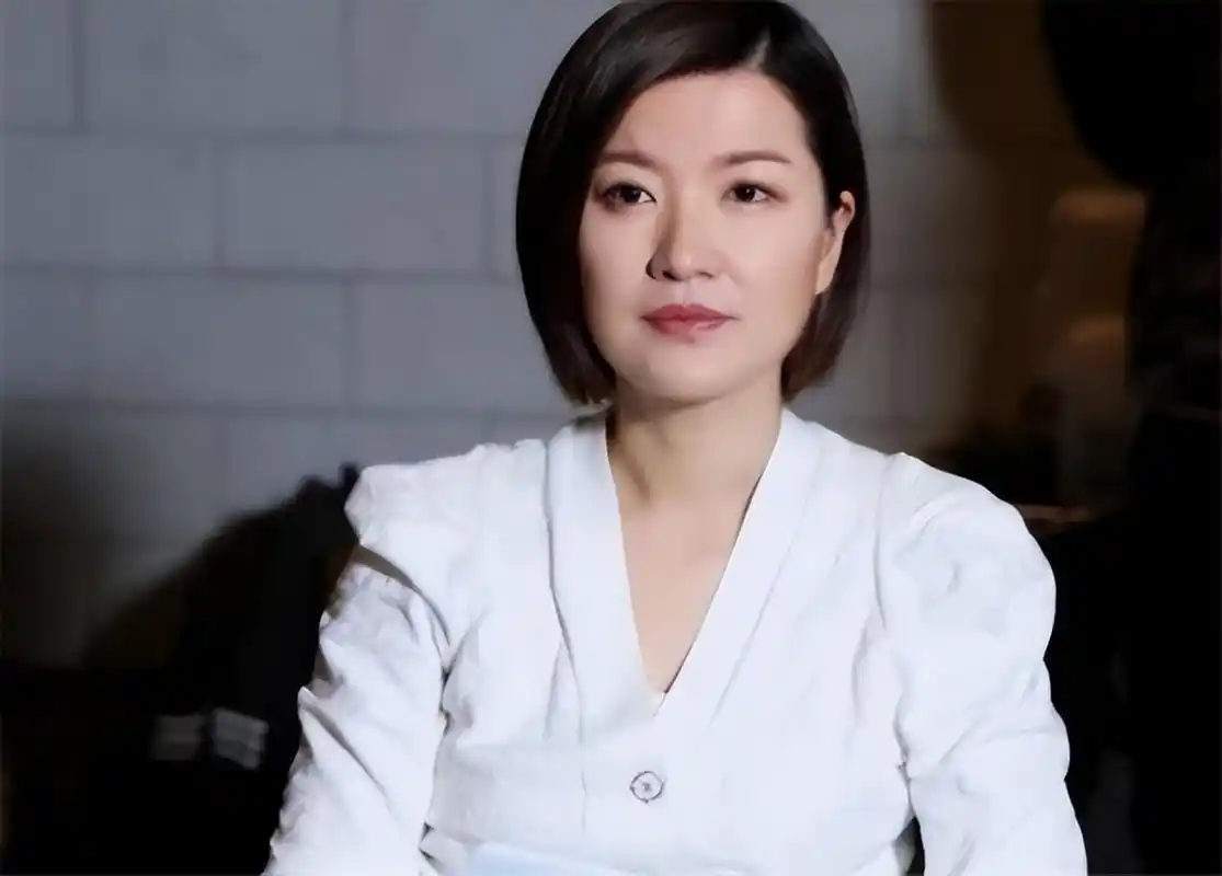 陈蓉个人资料(东方卫视当家花旦陈蓉,46岁了还是那样优雅,一家四口