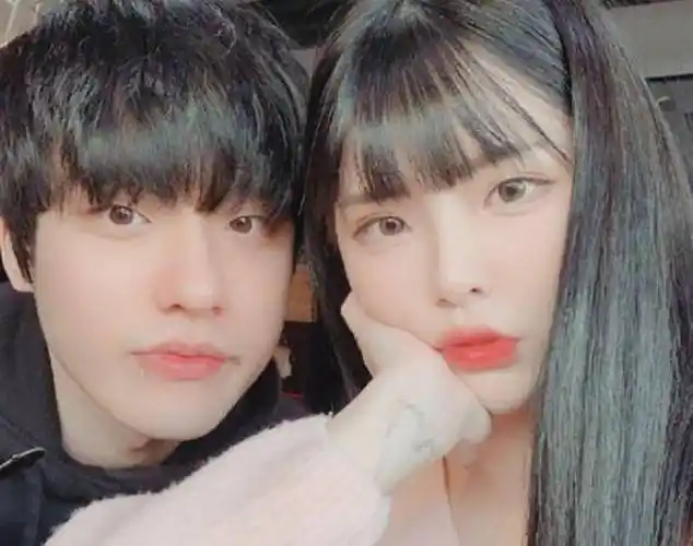 大舅子mystic老婆晒二胎照,网友们却被车标给吸引了_苏小妍_爸爸_解说