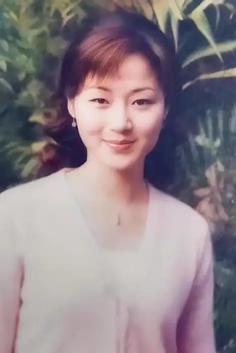 万绮雯年轻时的盛世容颜(单眼皮的万绮雯)(3)