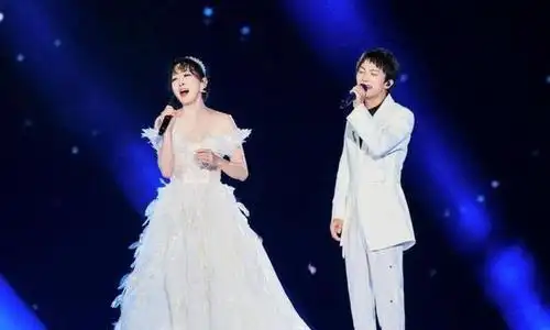 周深从没被电话客服叫过先生粉丝评论自己糗事被安慰