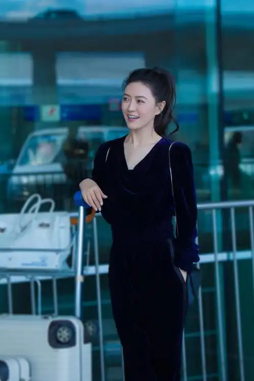 田海蓉启程巴黎 助阵高级定制时装周