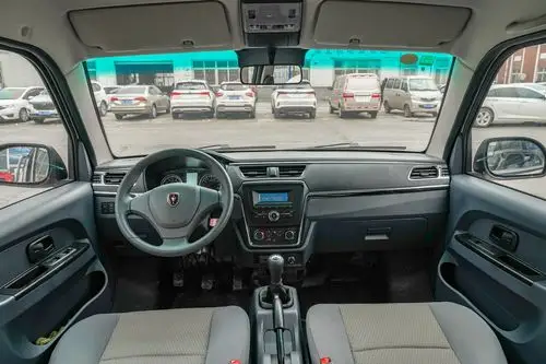 2019款 小海狮x30 厢货 1.5l 手动 舒适型 5座 国vi内饰