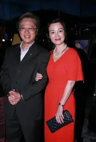 法拉利之父李文辉和妻子同框,老夫少妻恩爱有加