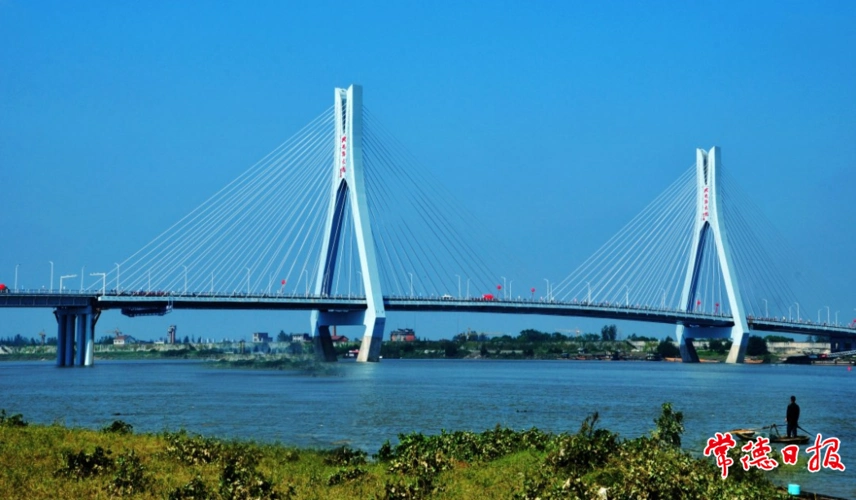 首页 柳城常德 图说常德 详细内容2000年11月,德山大桥 (沅水二桥)