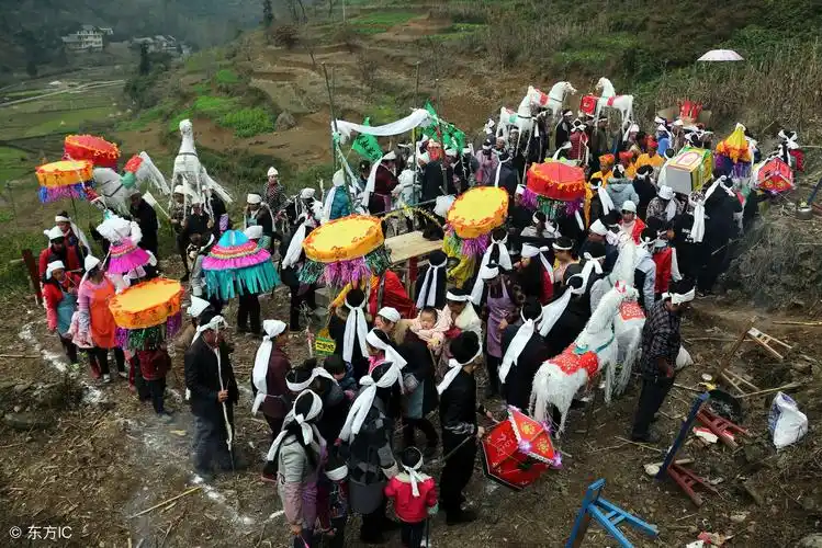 众所周知,"烧五七"在农村有很大的讲究,也是非常重要的一次祭奠仪式