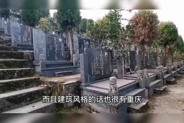 重庆主城发现一片公墓极其工整很多墓主人不到60岁