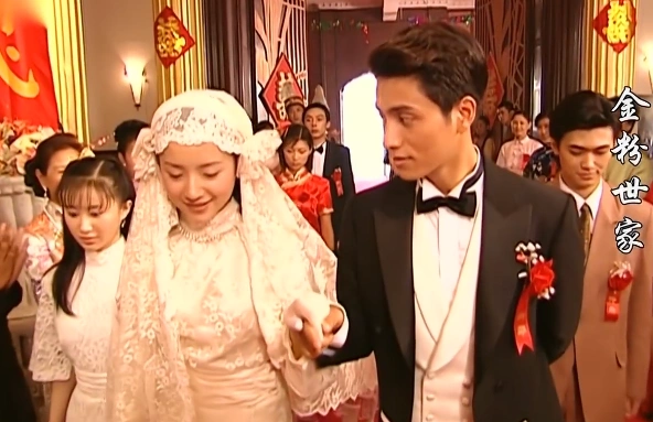 金粉世家:冷清秋困在大火中时,留了一样东西,金燕西笑出眼泪