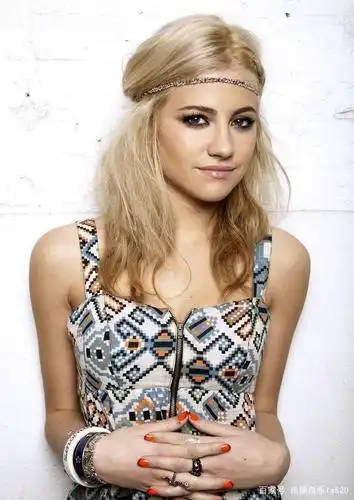 英国90后创作女歌手—皮克茜·洛特