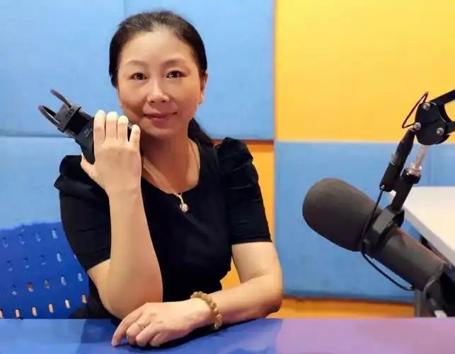 南平台播音主任郭玉萍诵读《"超级劳模"与"工地达人"》