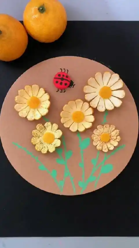 橘子吃完,皮做一幅简单漂亮的创意贴画吧# 亲子手工#秒懂创意的微博