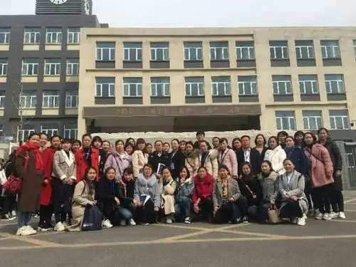 走进101中学,团结起来向前进! 初中2班五组 佘先芝供稿