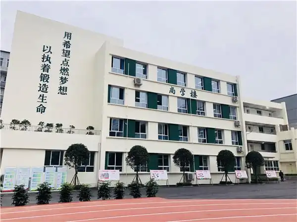 成都市第十七中学校初中部入驻新校园!