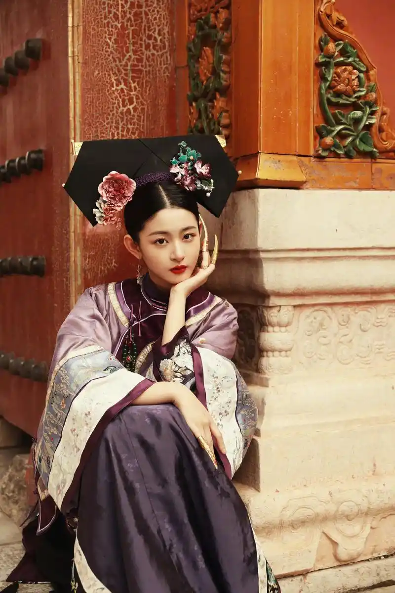 许凯专吃窝边草,和白鹿分手后拿下同公司00后女艺人赵晴!