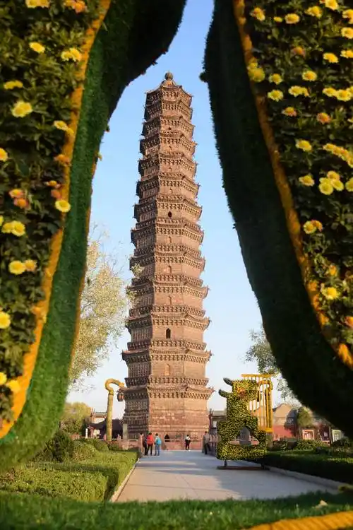 "天下第一塔"开封铁塔