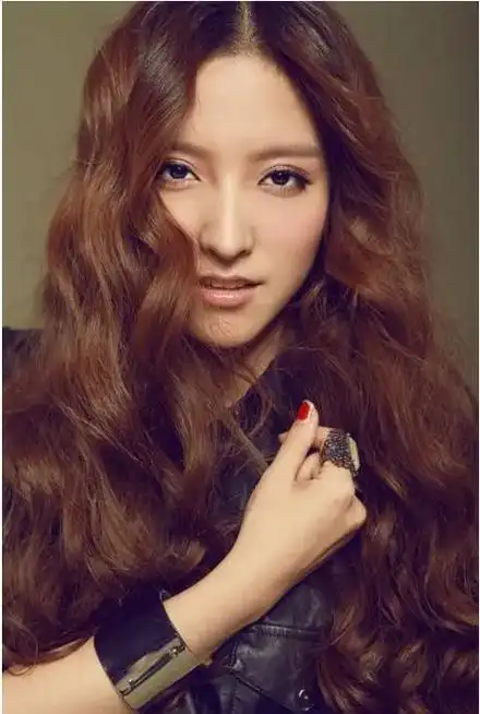 鹰嘴鼻又叫鹰钩鼻.是指在鼻梁的上端有凸起, - 抖音