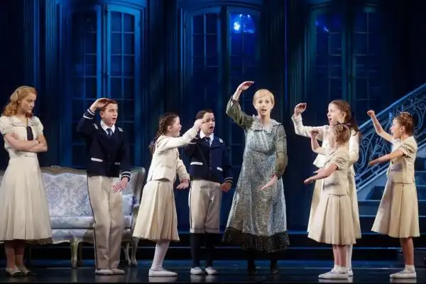 每一首歌你都能跟着唱,音乐剧《音乐之声》就是这么合家欢_有戏_澎湃
