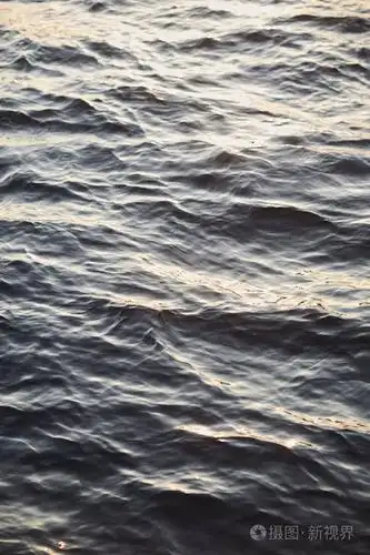 河流特写.河水的波浪