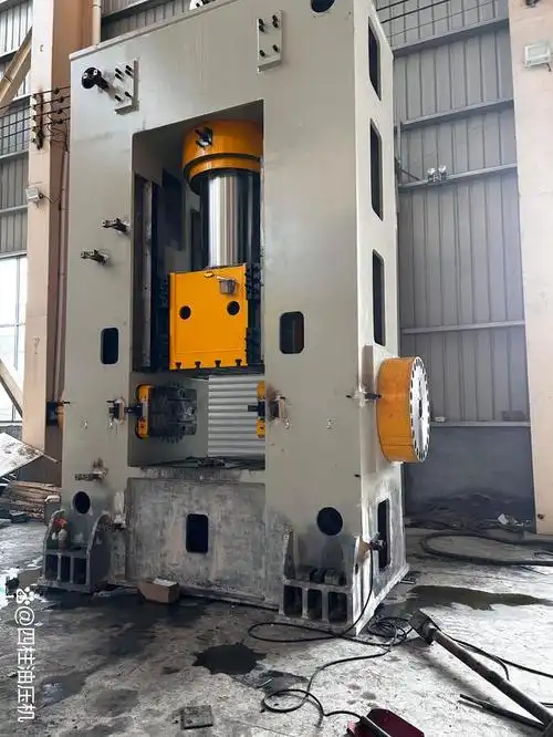 2000吨液压机(四柱,框架)-木屑托盘压制设备