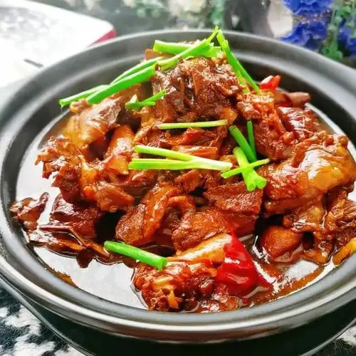 鸡公煲酱料烧鸡块,咸香入味,酱味十足,超级下饭