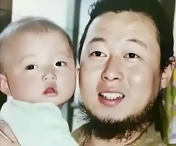 女神仲小萍:为了儿子30年不嫁,最终却落得凄惨的下场