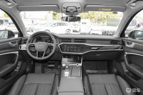 奥迪a6l的内饰设计风格依旧是典型的奥迪家族化设计,但是在细节上却