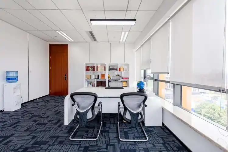 20平时尚简约风格办公室装修布局设计效果图