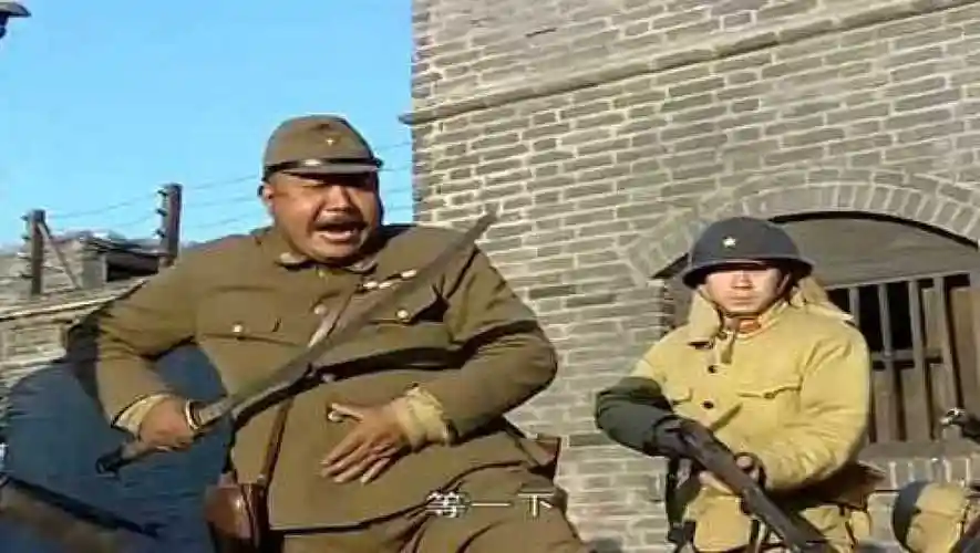 小兵张嘎龟田要杀了歪嘴幸好斋藤及时出手制止了