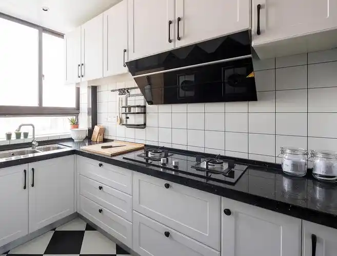 黑色厨房台面配什么颜色橱柜门