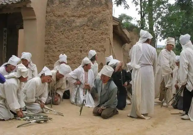 披麻戴孝: 是祖先猿猴所创还是孔子所创?