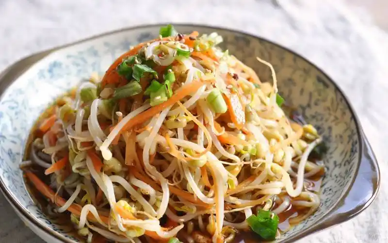 豆芽凉拌最好吃!不做配菜做主角,全家都喜欢,太抢眼了!
