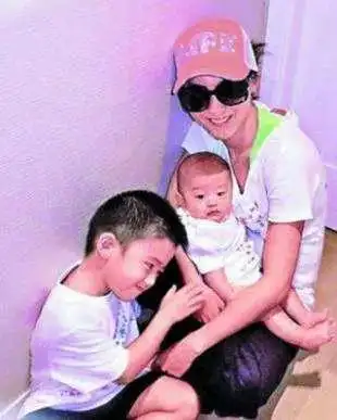 张柏芝第三个孩子出生证明被泄露,将泄漏者告上法庭,获赔12万!