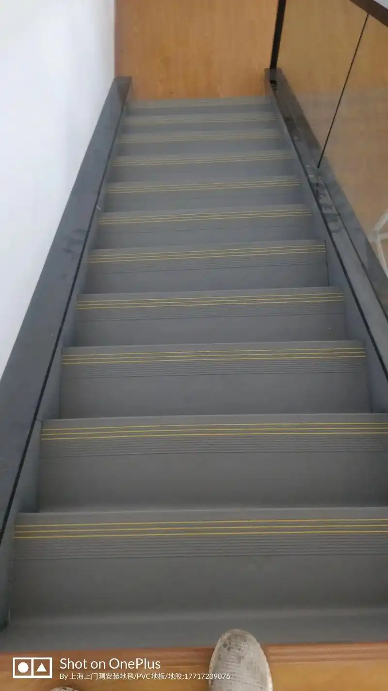 本品为pvc楼梯踏步台阶防滑垫.幼儿园楼梯踏步垫楼 - 抖音