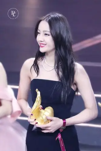 2020迪丽热巴微博之夜_高清图片大全-爱豆app