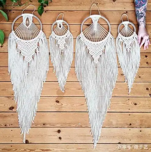 流苏挂壁(也叫macrame编织)是一种朴质的挂壁装饰却美的让人难以忘怀.