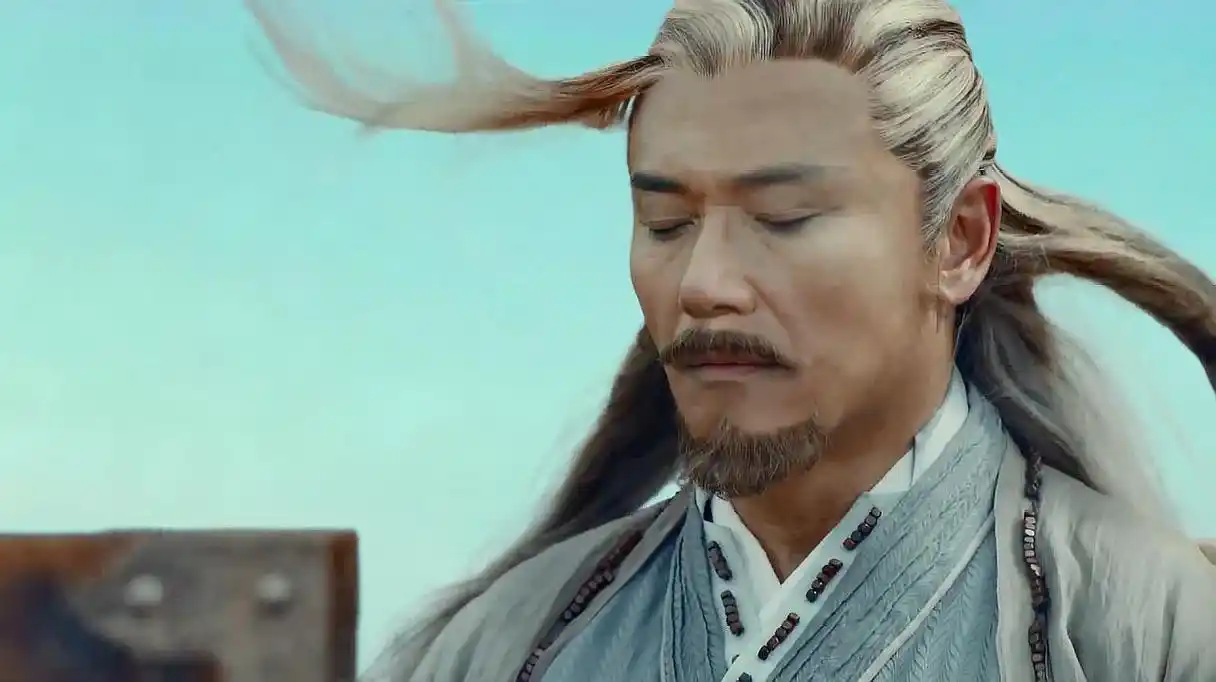 黄药师得知黄蓉已死,竟然爆发出如此强大的内力,旁人瞬间被震飞