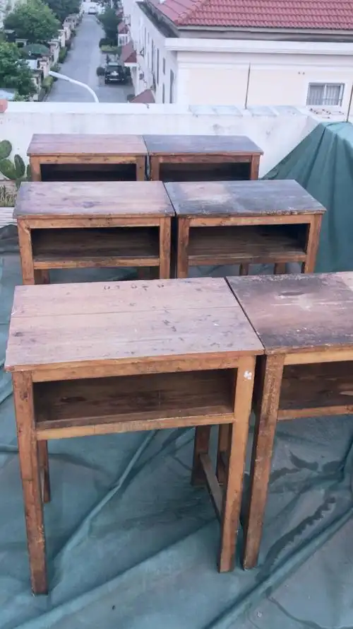 无意间发现一段铭刻在书桌上的初恋…他们应该愿他们有情人终成眷属