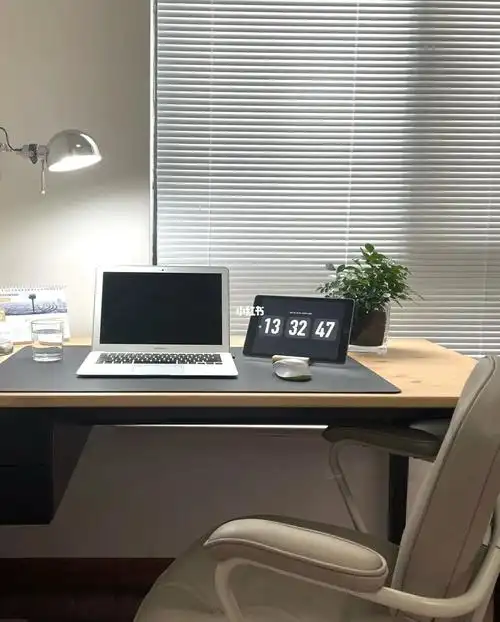 在家的搬砖一角_台灯_书桌_办公桌_宜家怎么样_极简风_窗帘_晒晒我的