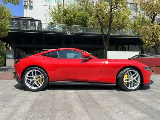法拉利roma红色罗马现车最低售价238万