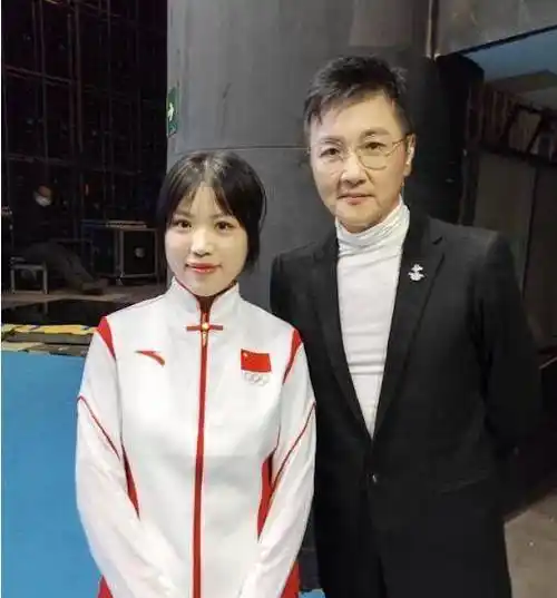 53岁孙楠近况曝光,他的脸又老又瘦,身体状况堪忧_女儿_网友_麦红梅