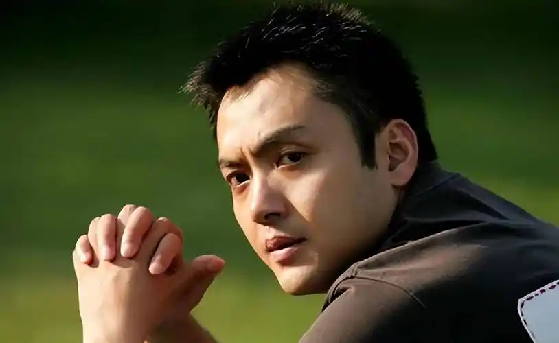 "痴情萧剑"朱宏嘉:目睹车祸,果断退圈,为绯闻女友扫墓20年_刘丹_时候