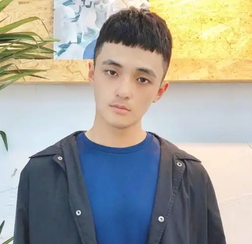 剪发不要只会说"稍微剪短",2020男生流行发型参考,越剪越帅气