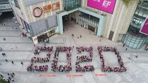 凯德乐峰广场位于海珠区核心商圈,直接连同广州地铁8号线与广佛线双铁