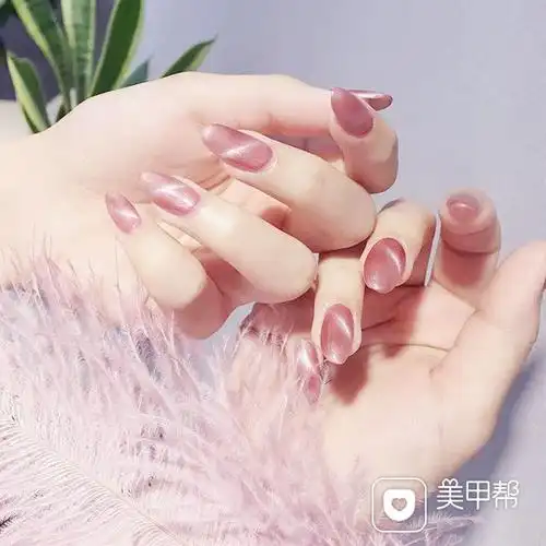 圆形粉色猫眼简约上班族美甲图片