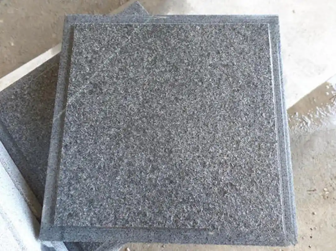 芝麻黑火烧面石材:85元一平米;芝麻白火烧面花岗岩:50元一平米左右